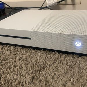Black Friday deals!!! Xbox One S excellent condition watch video.